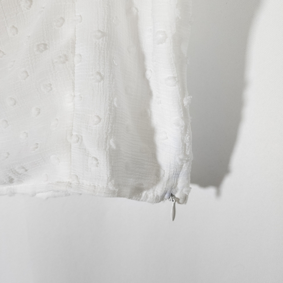 ✅️ Pretty Little Thing White Dobby Mesh Cup Detail Long Sleeve Crop Top - Picture 5 of 8